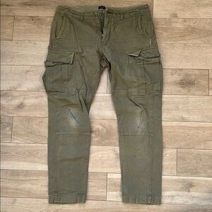 J. Crew Green Cargo Pants with Relaxed Fit and Durable Fabric